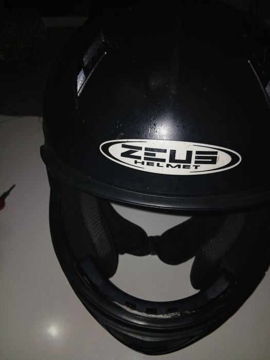 Capacete marca zeus
