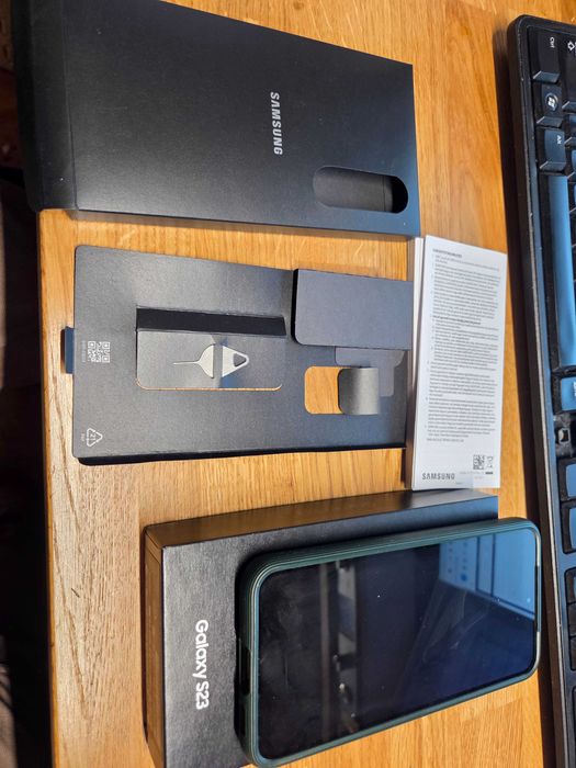Telefon Samsung Galaxy S23 S911B + Etui SPIGEN
