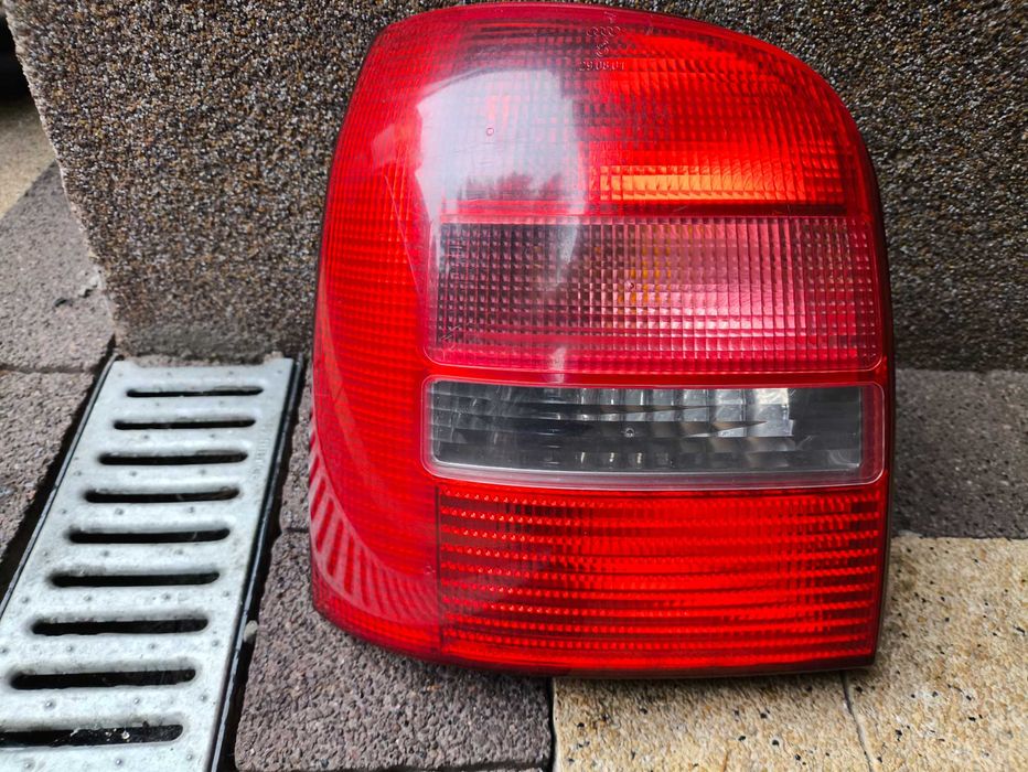 Lampa Tylna Lewa Audi A4 B5 Kombi Lift