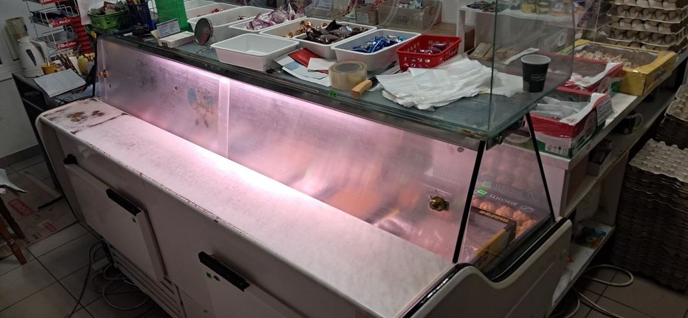 Холодильна вітрина Cold W20