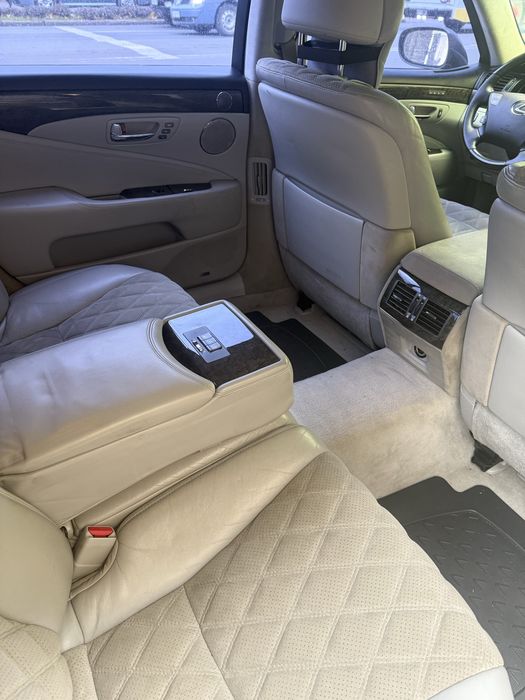 Продаж автомобіля Лексус ЛС 460