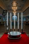 Fotobudka 360 – Niezapomniane ujęcia! Zrób show na swojej imprezie