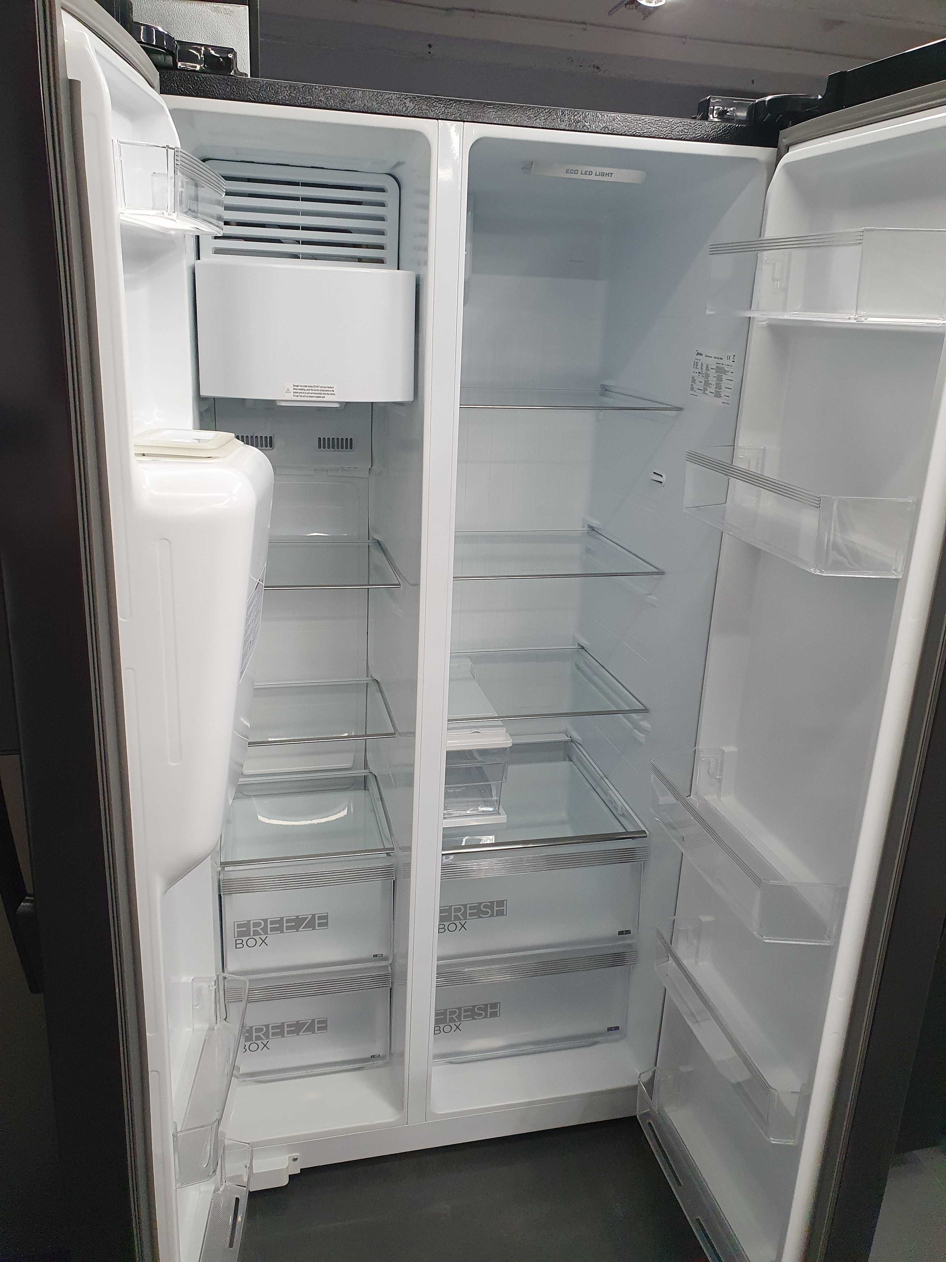 Lodówko-zamrażarka Midea Side by Side z kostkarką, czarna