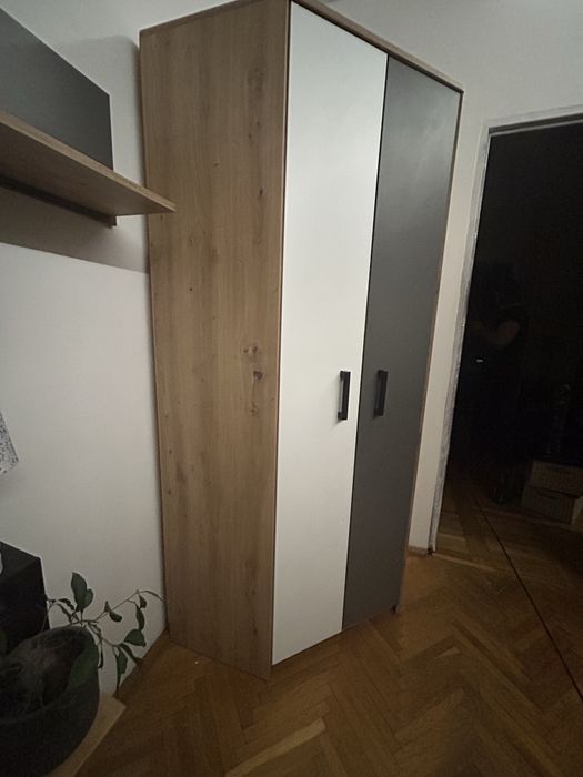 Łóżko z materacem, komoda i szafa w dobrym stanie