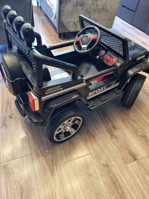 Jeep na akumulator 4x4
