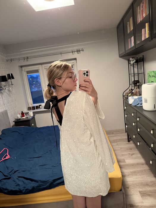 Cekinowa sukienka Sinsay idealna  na święta