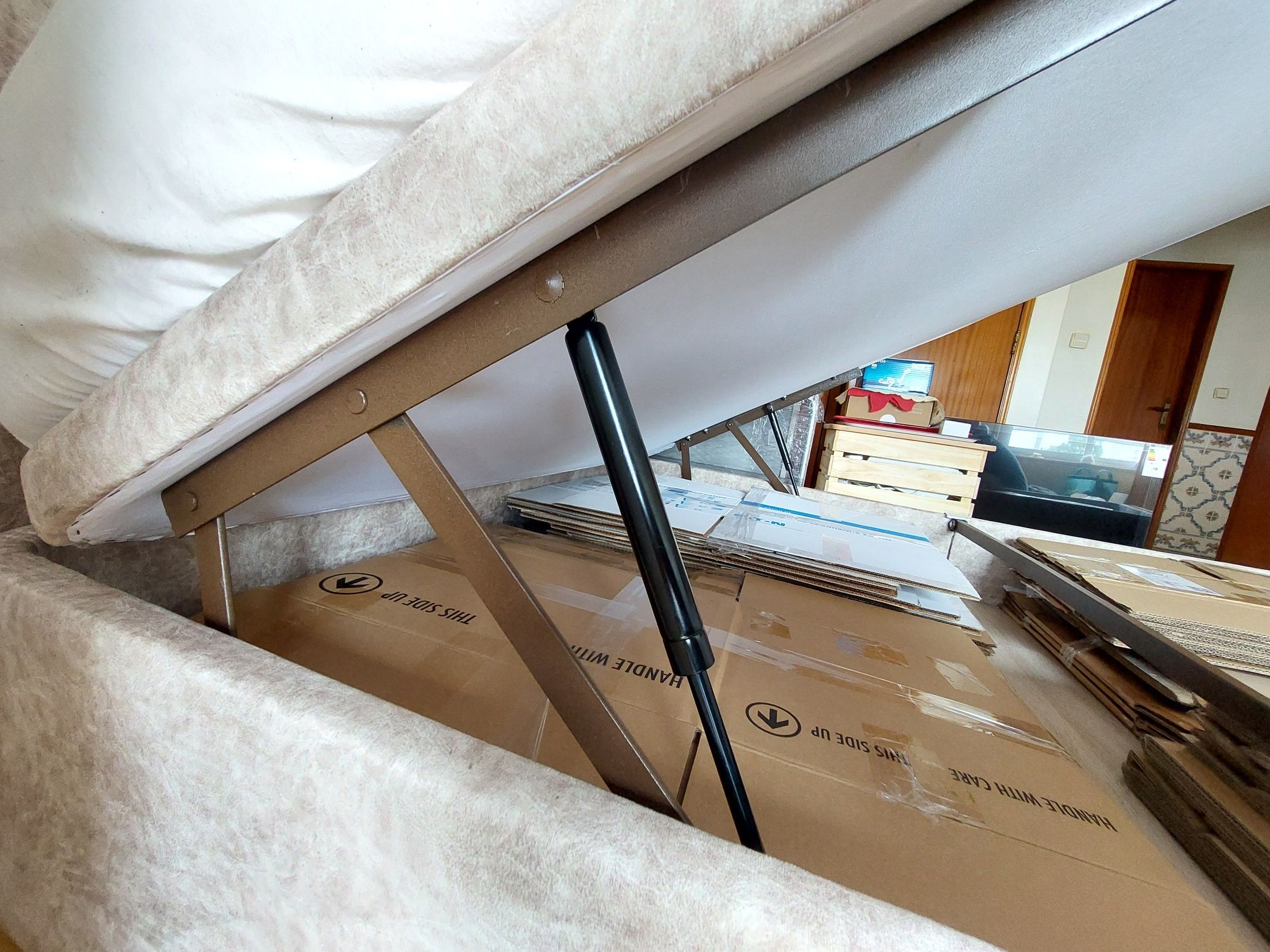 Cama-sommier com Arrumação + Cabeceira