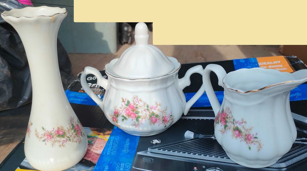 PORCELANA__Komplet 3 elementy_Cukiernica/ Mlecznik/ Wazonik__PIĘKNY