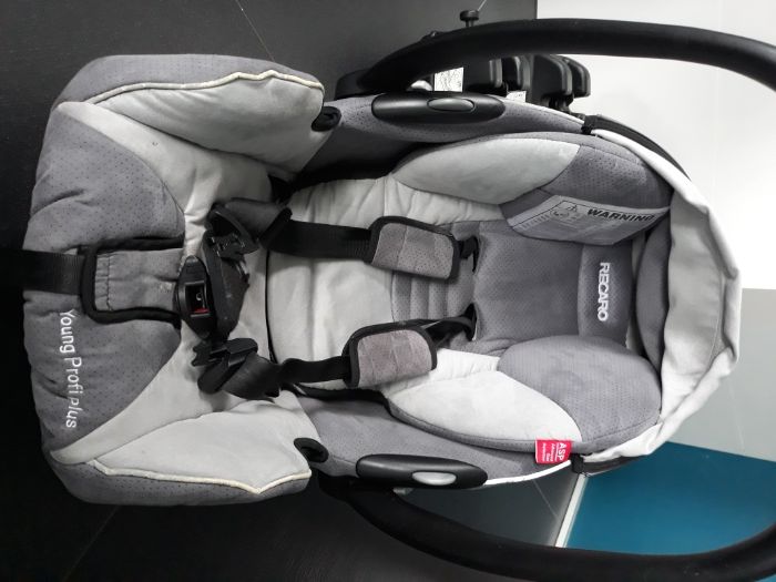 Nosiedłko Fotelik Recaro Young Profi Plus z bazą Isofix