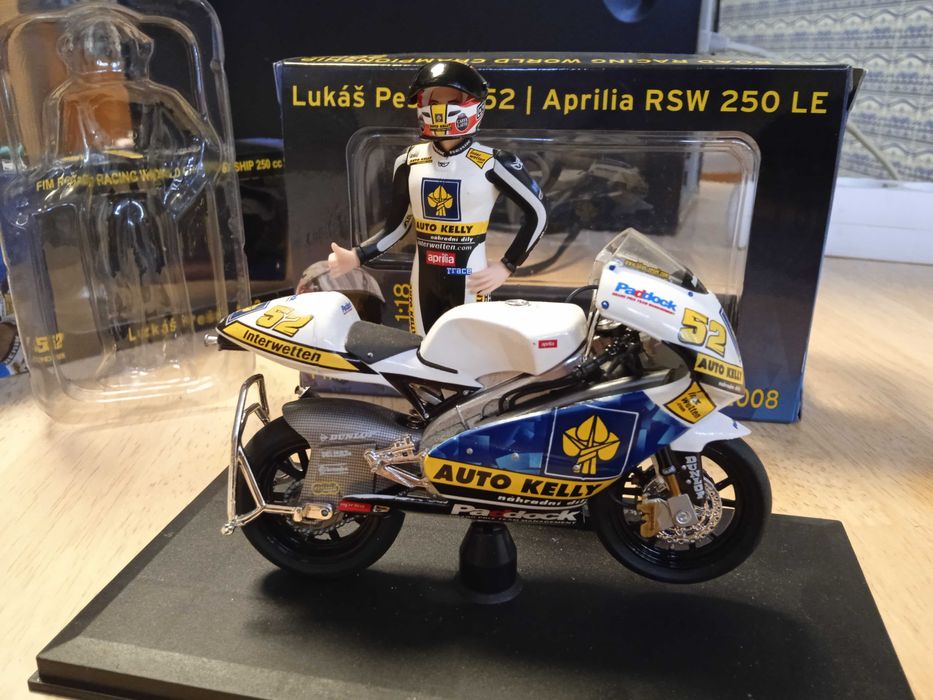 ABREX 1/18 Conjunto Mota e Piloto Campeonato do Mundo Estr 250cc 2008