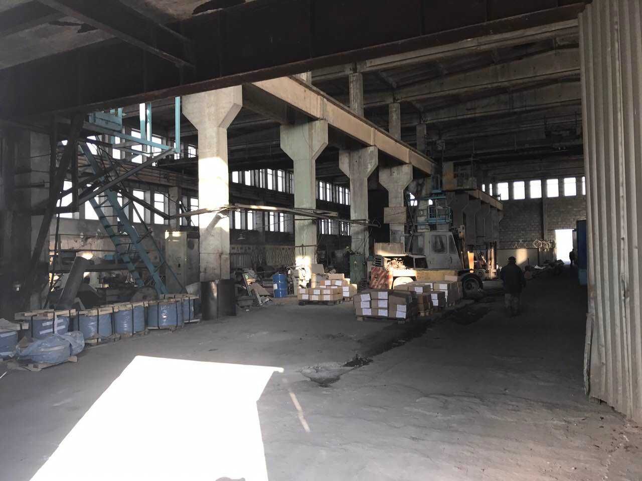 Продам промбазу. Левый берег пл. 5300 кв.м., участок 1,2 Га.