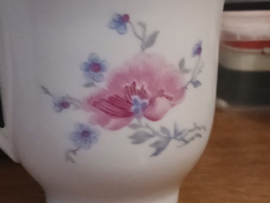 Чашки    фарфор.