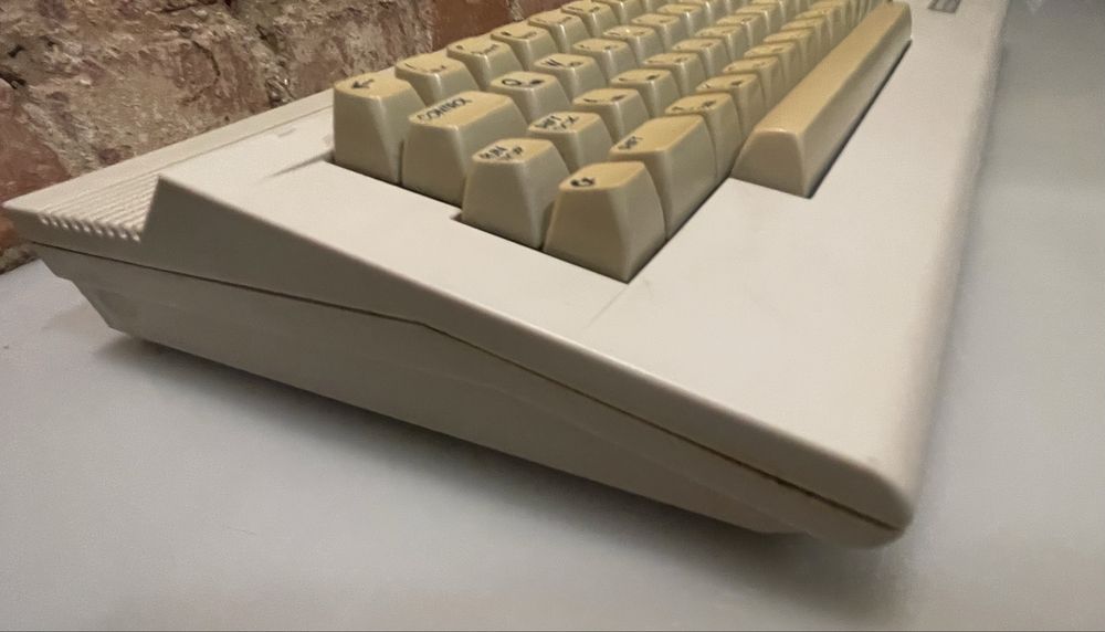 Komputer COMMODORE 64C kultowy z lat 80 PRL