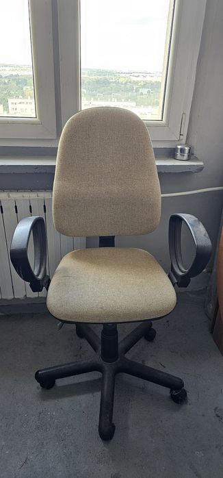 Krzesło biurowe beżowe
