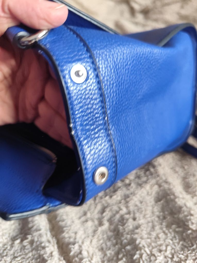 Bardzo fajna chabrowa torba damska