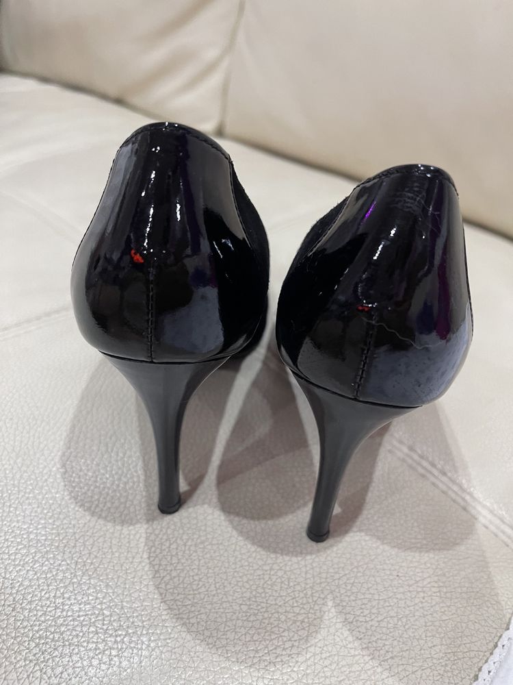 Czarne buty szpilki lakierowane