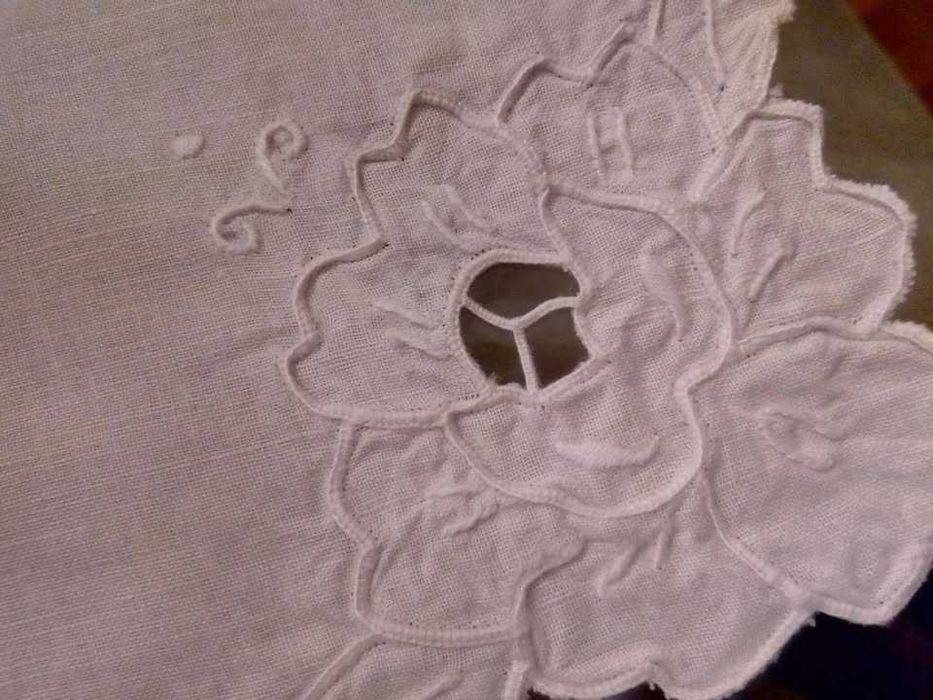 Toalha bordado da Madeira (com 12 guardanapos), artigo Nacional