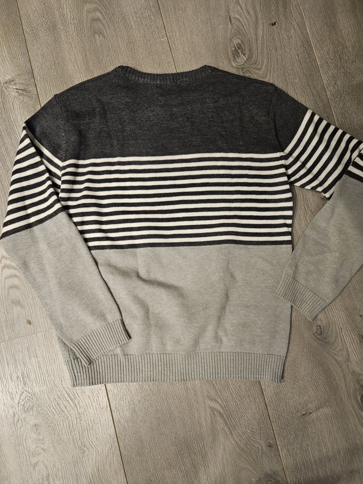 Sweter dla chłopca r 134/140