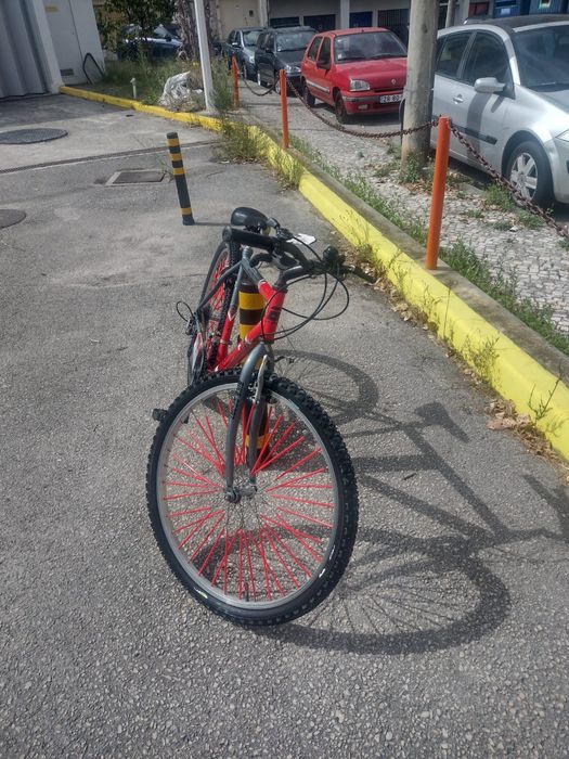 Bicicleta sport vermelha