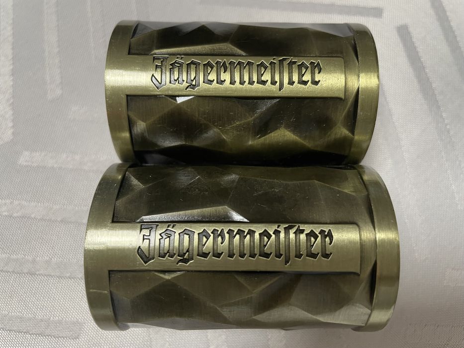 Kolekcjonerskie dwa metalowe nowe kieliszki Jagermaister piękny wykon