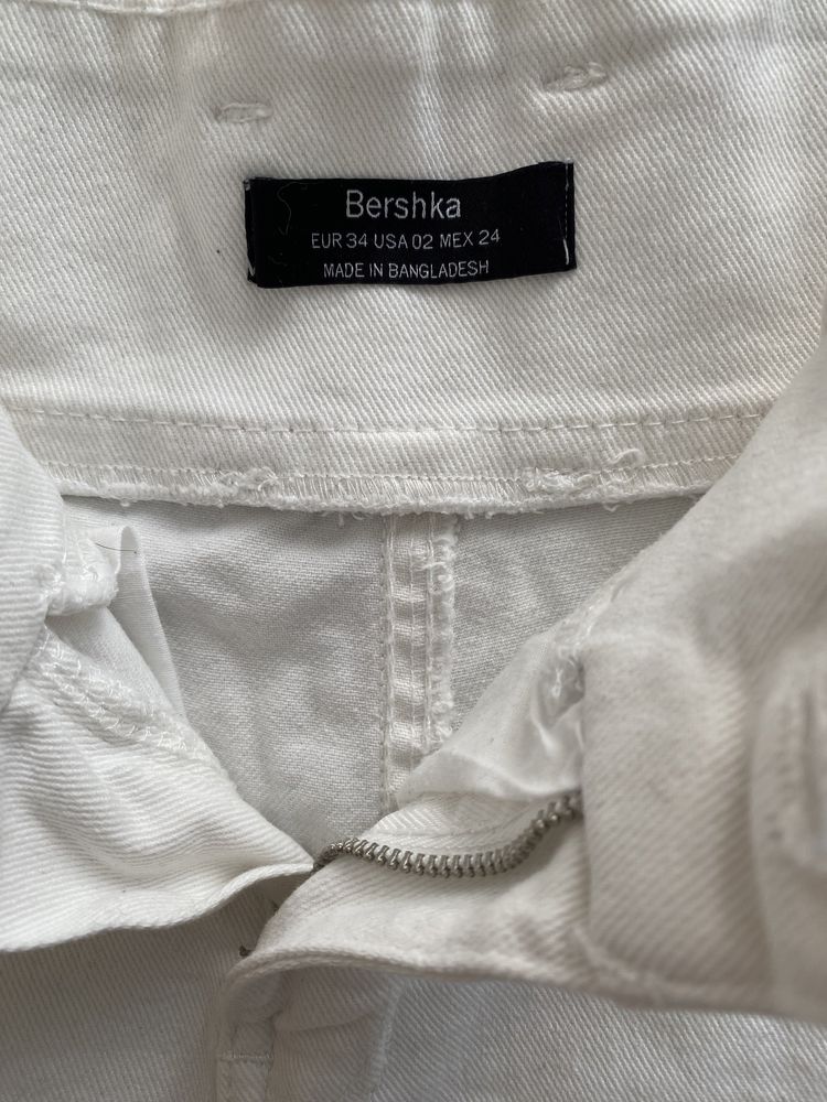 Шорти білі Bershka 34 р