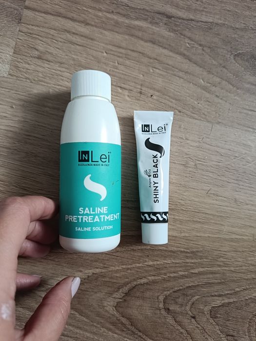 Płyn saline i farbką do rzęs i brwi Inlei