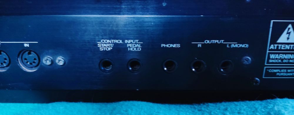 Sintetizador Roland D10 para peças ou reparação.