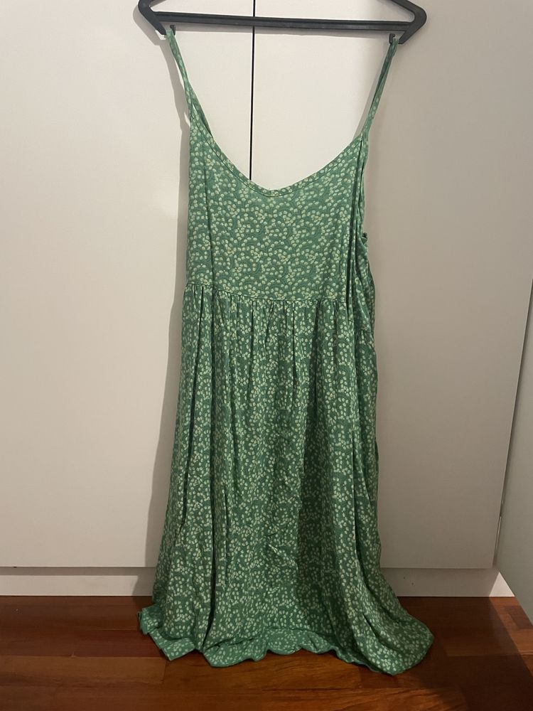 Vendo vestido verde praia