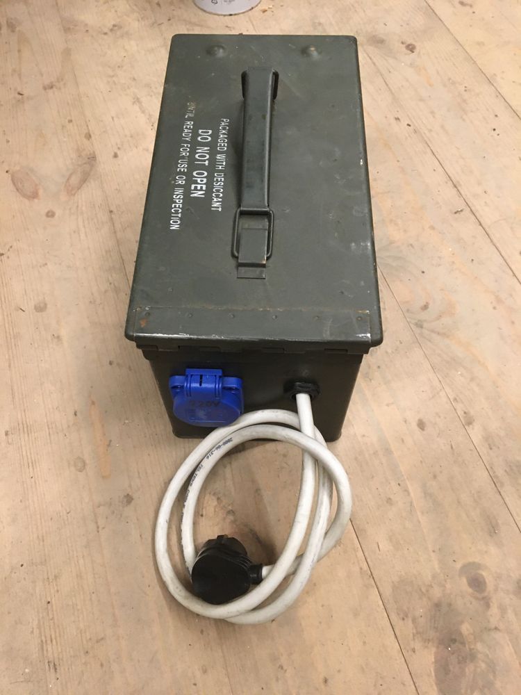 Трансформатор 120/220v 220/120v повышающий, понижающий.