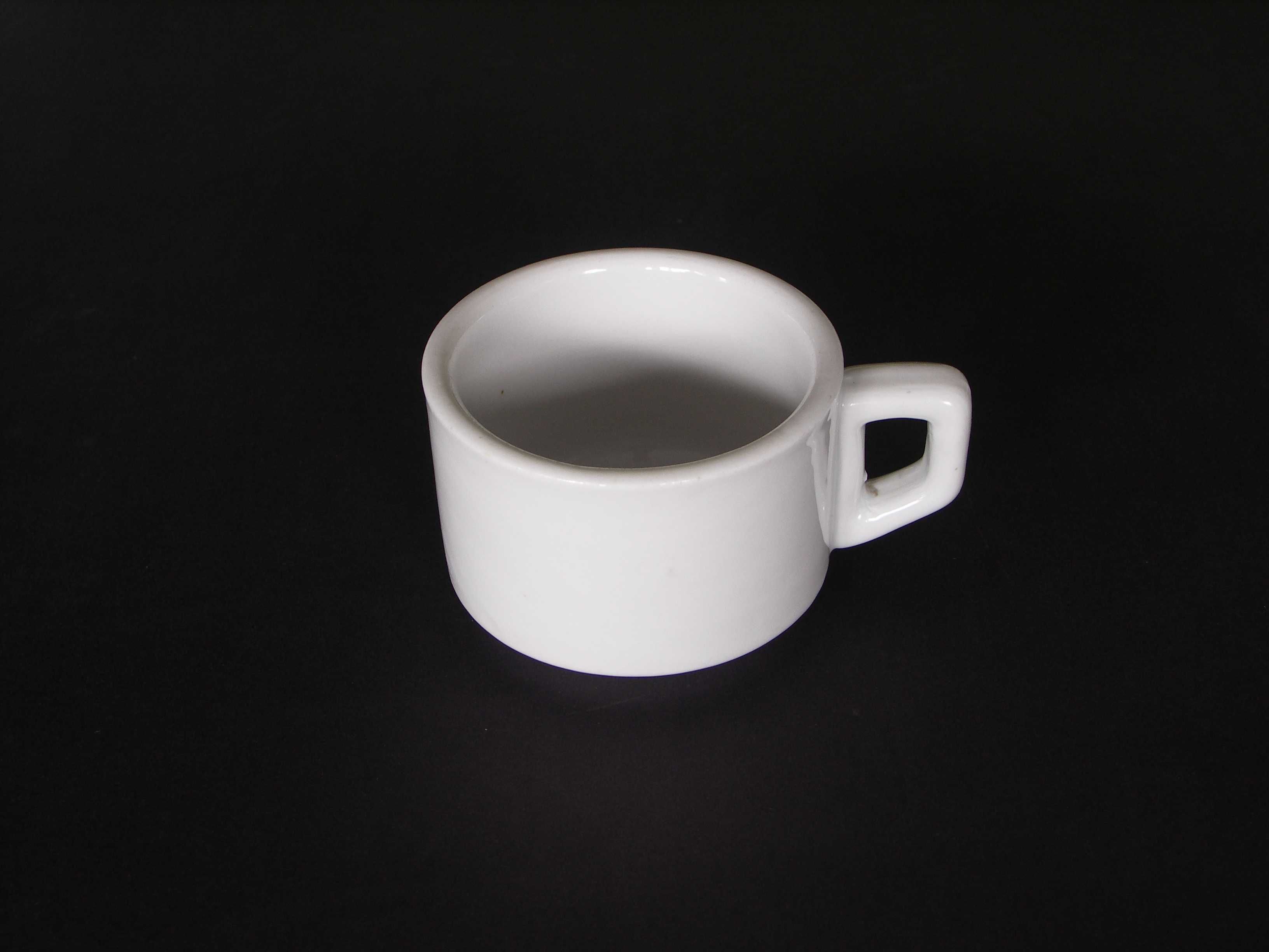 Filiżanka niemiecka z grubej porcelany bez sygnatury