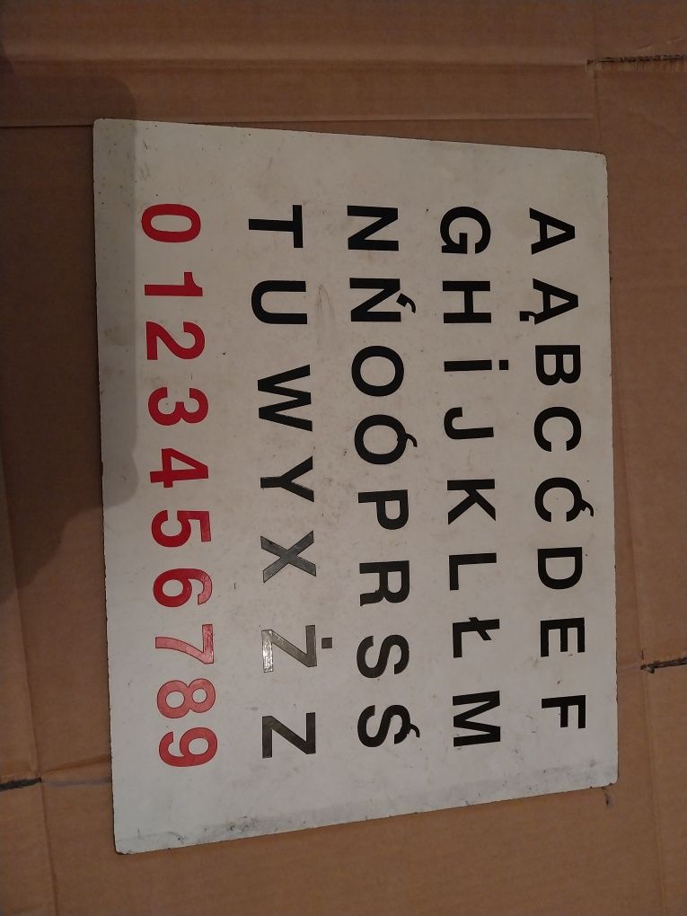 Stara tablica alfabet z czasów prl-u