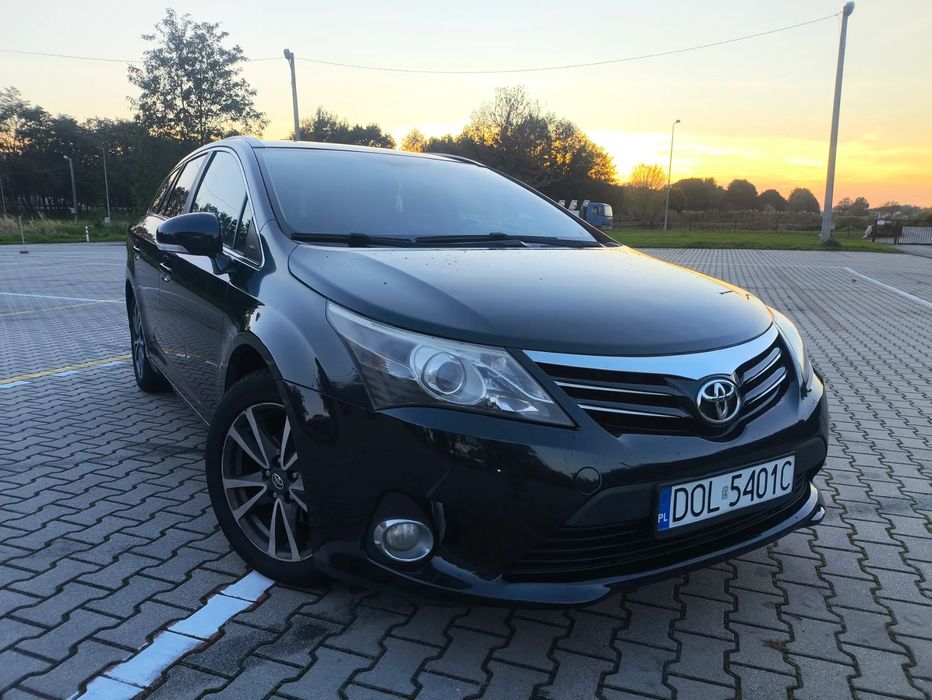 Toyota Avensis Toyota Avensis 2.0 D-4D*Alcantara*Kamera*Navi*Panorama*Hak*Full