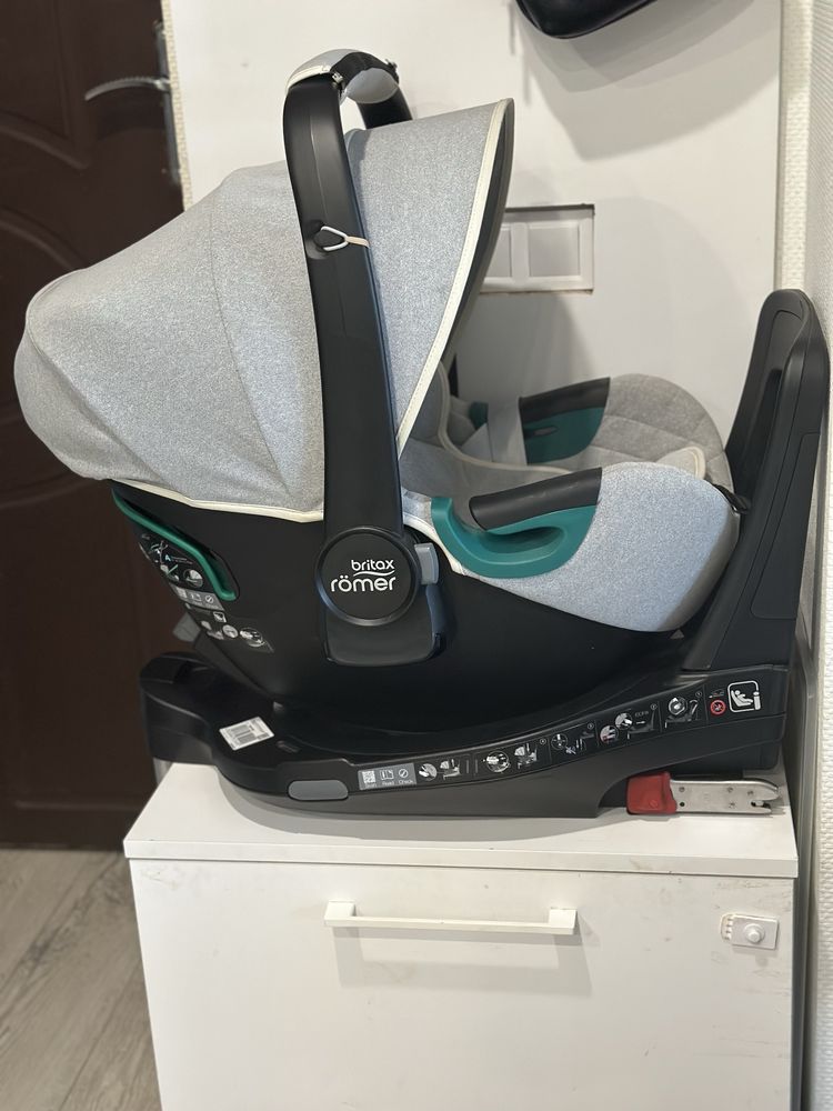 2 автокресла Britax с 0 до 4 лет