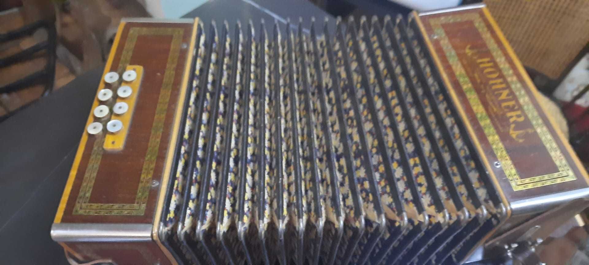 Concertina Hohner completamente revista e afinada.