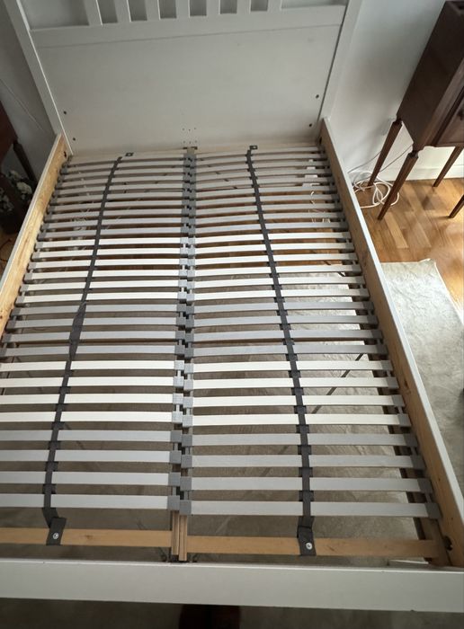 Cama de casal e mesas de cabeceira Ikea hemnes