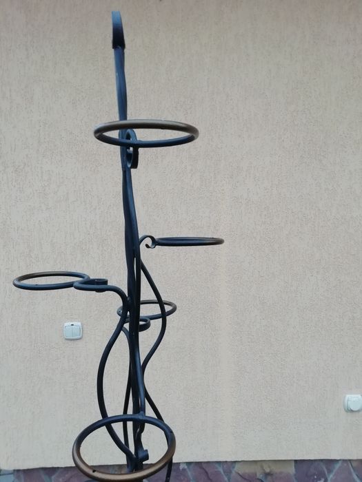 Подставка для цветов металическая кованная