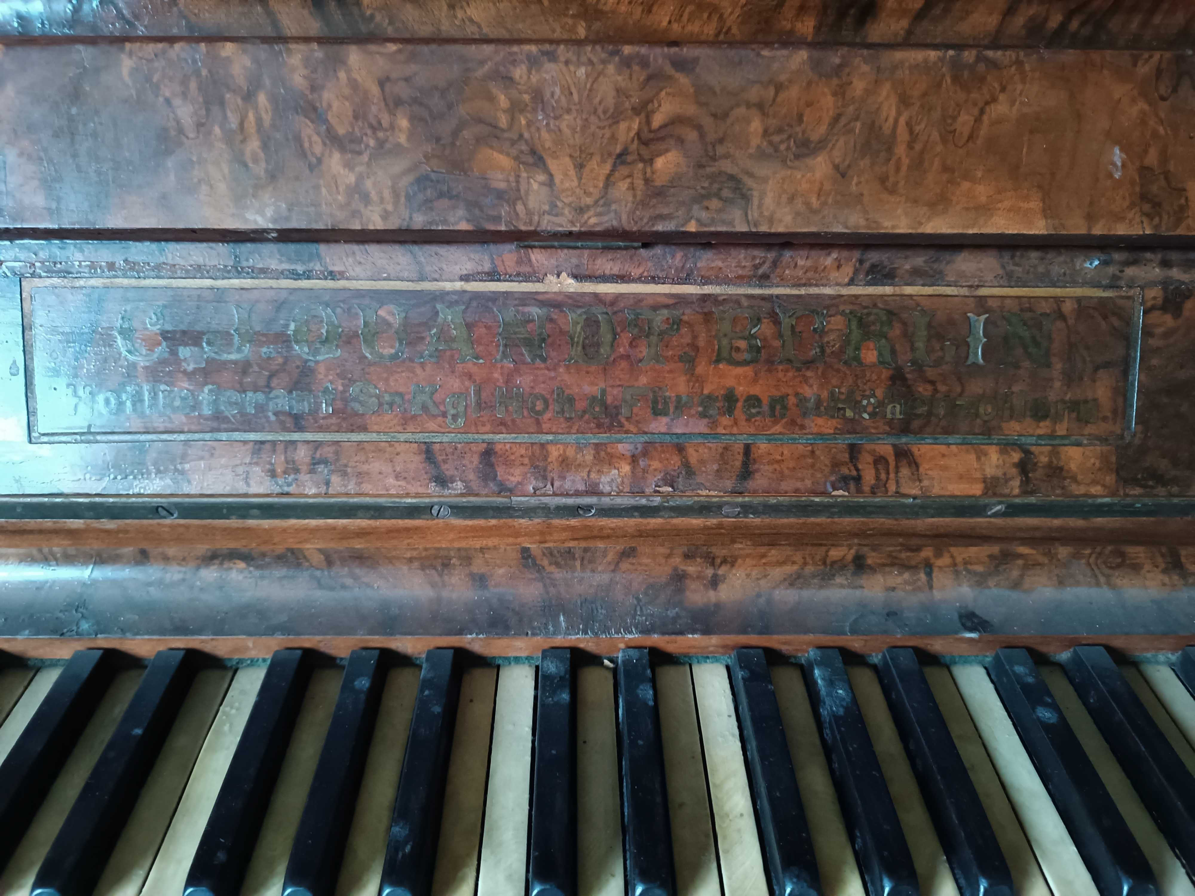 Pianino stare, drewniane