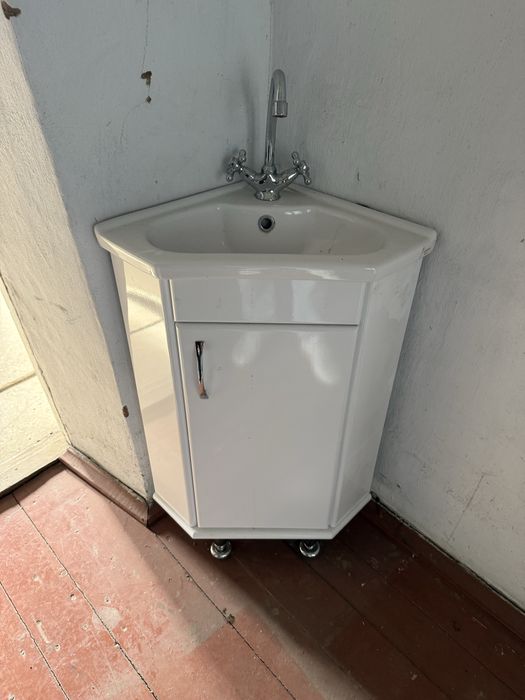 Умывальник Угловой с Тумбой и краном