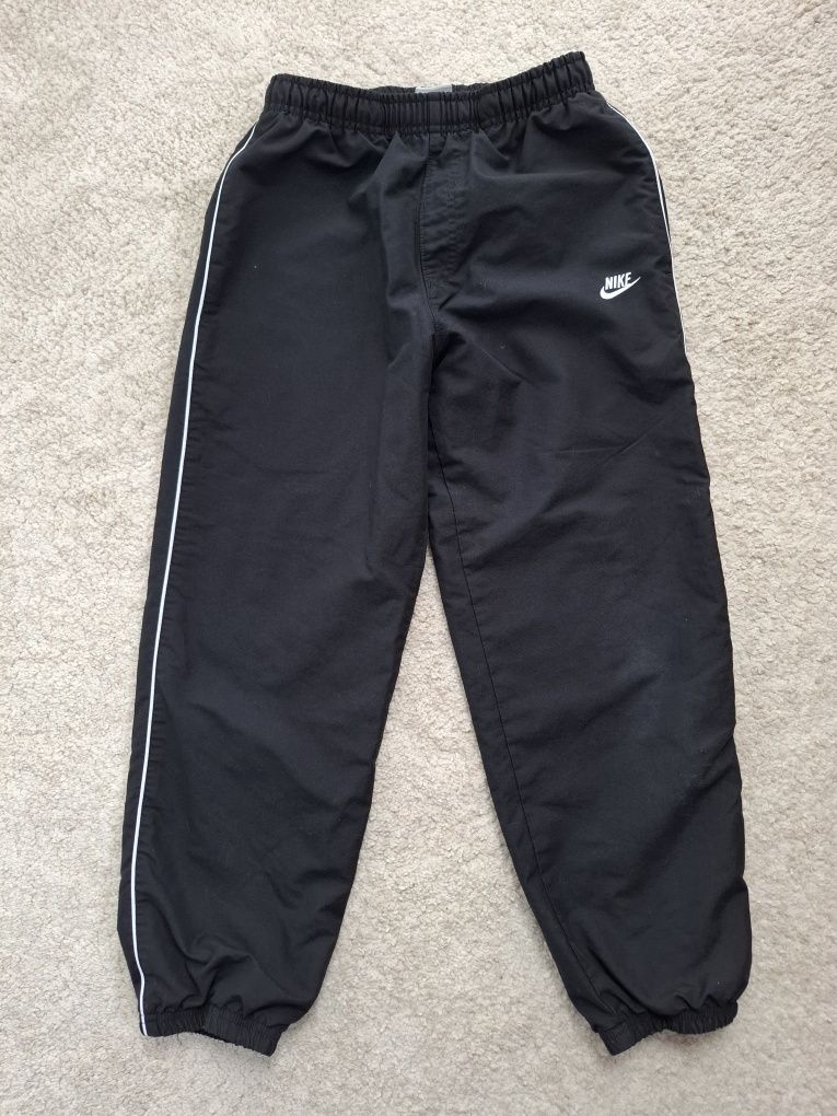 Spodnie dresowe nike 128-140