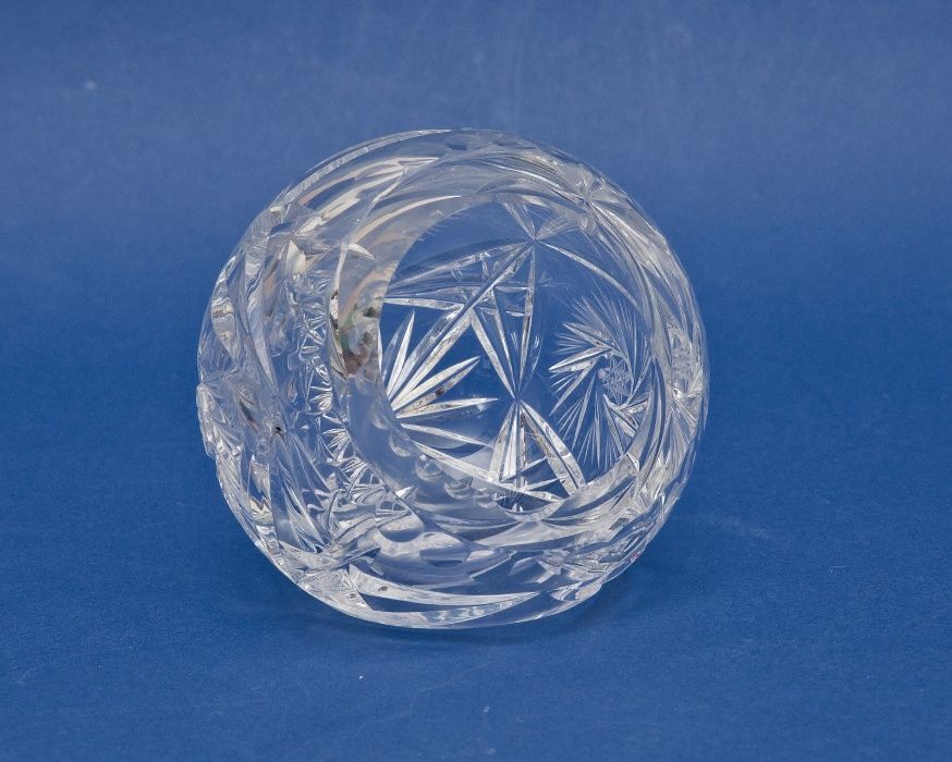 Szlifowana kryształowa popielniczka - kula - kryształ