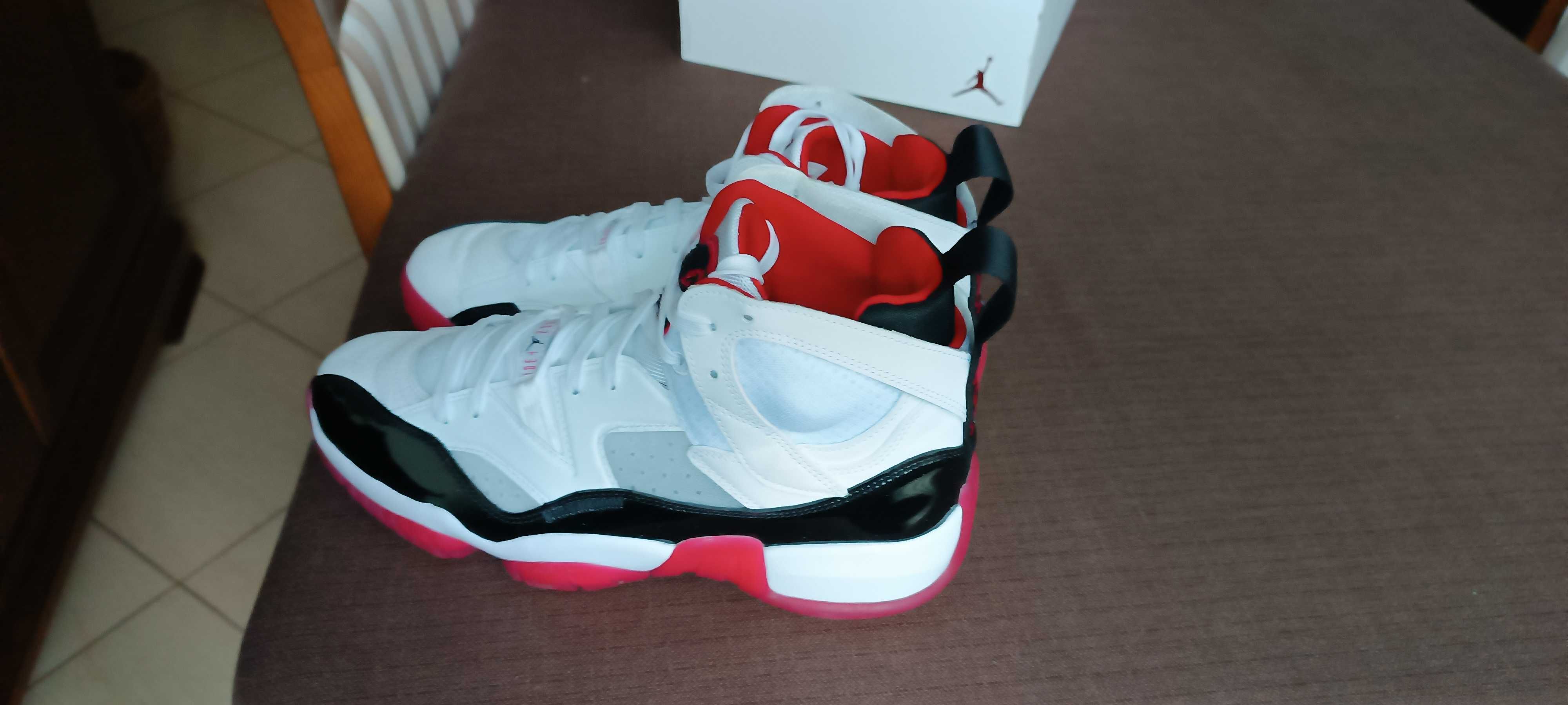 (r. 44) Nike Jordan Jumpman Two Trey White Gym Red Black DO1925,-106