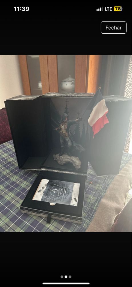 Estatua assassins creed unity