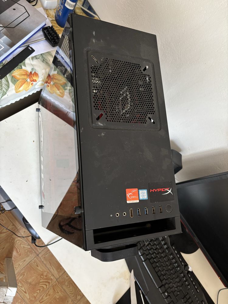Caixa ATX marca NZXT