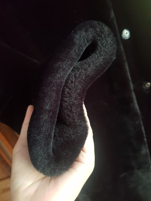 Еко - шубка чорного кольору