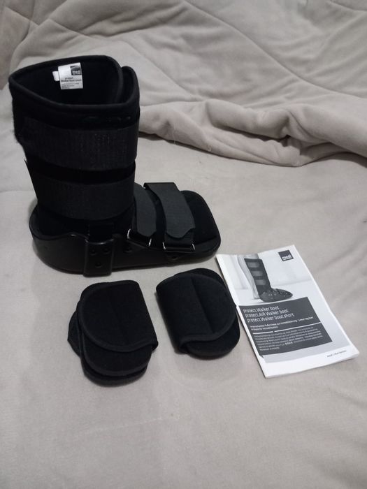 Vendo bota ortopedia calça 40 ao 42