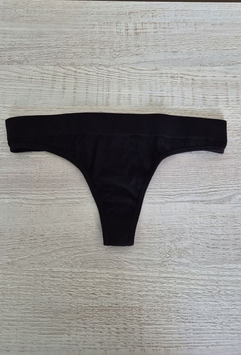 Majtki stringi rozmiar L prążkowane