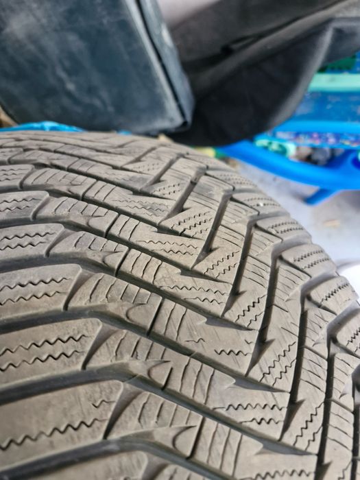 Opony zimowe Laufen 235/45 r17 97V Xl