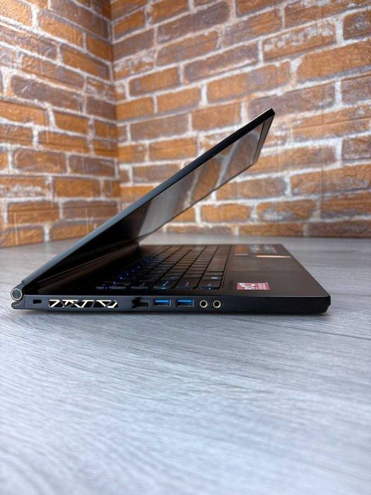 15,6ʼʼ144Гц MSI GS65 Stealth Thin 8RF/GTX 1070 8gb/SSD-512gb/RAM-16gb