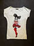 T-shirt com laço de renda. Nova.