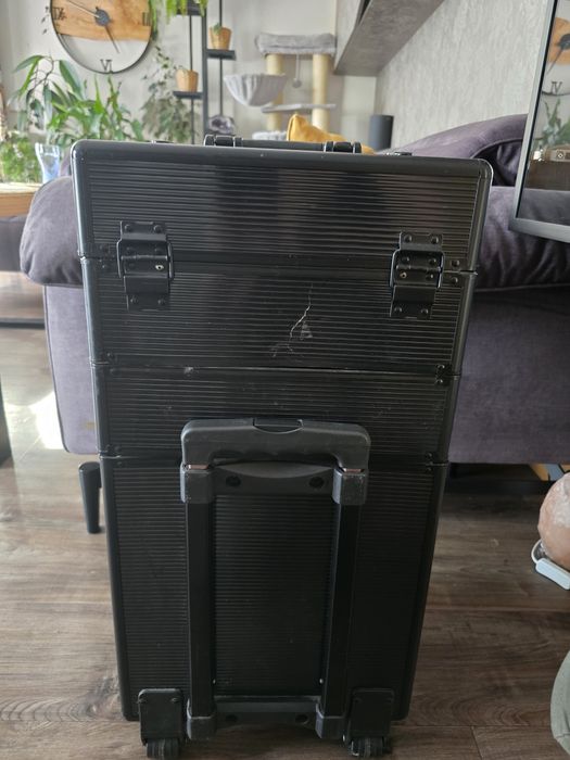 Kufer kuferek kosmetyczny mobilny